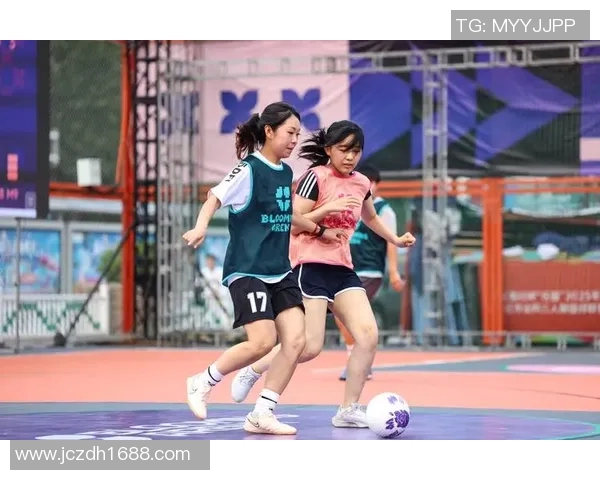 足球明星踢瓶子挑战赛引发热议背后的故事与精彩瞬间分享